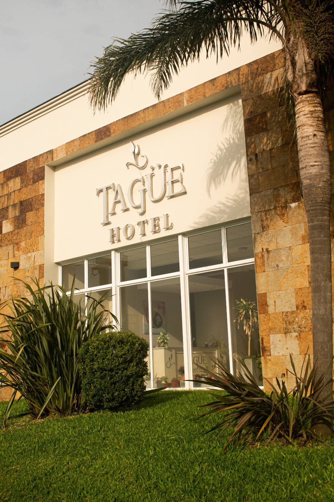 Hotel Tag&uuml;&eacute;