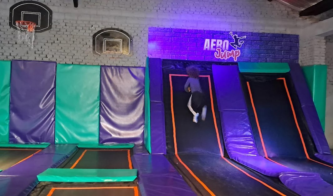 Aero Jump - Parque de Camas El&aacute;sticas